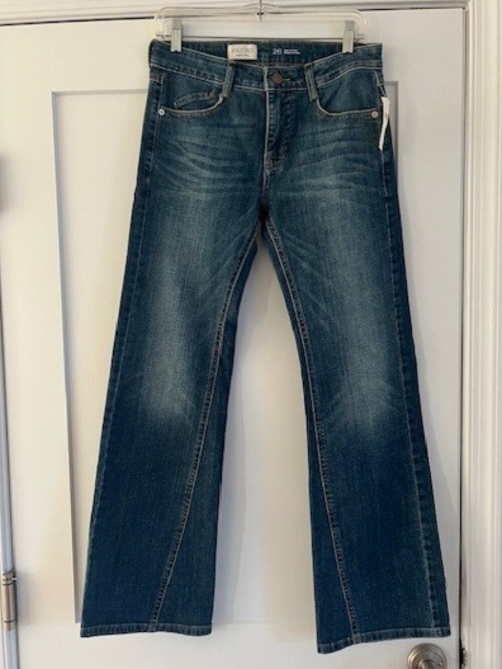 NWT Pilcro Women's Classic Indigo low rise Bootleg Leg Jeans, size 26